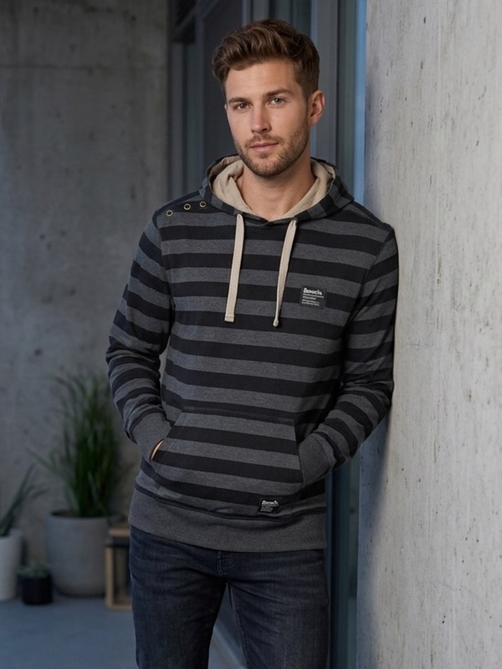 Men’s bench striped pull over hoodie